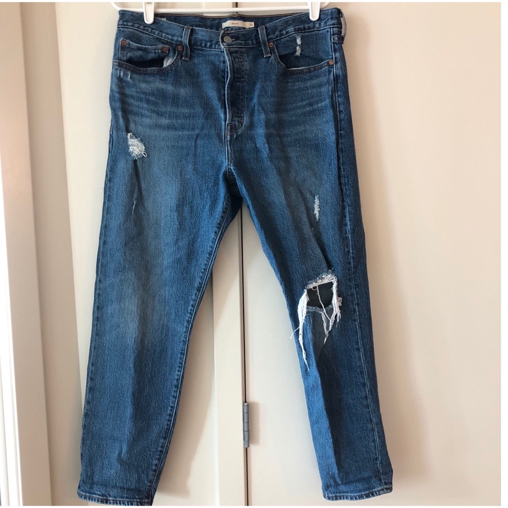 Levi’s Wedgie Distressed Jeans